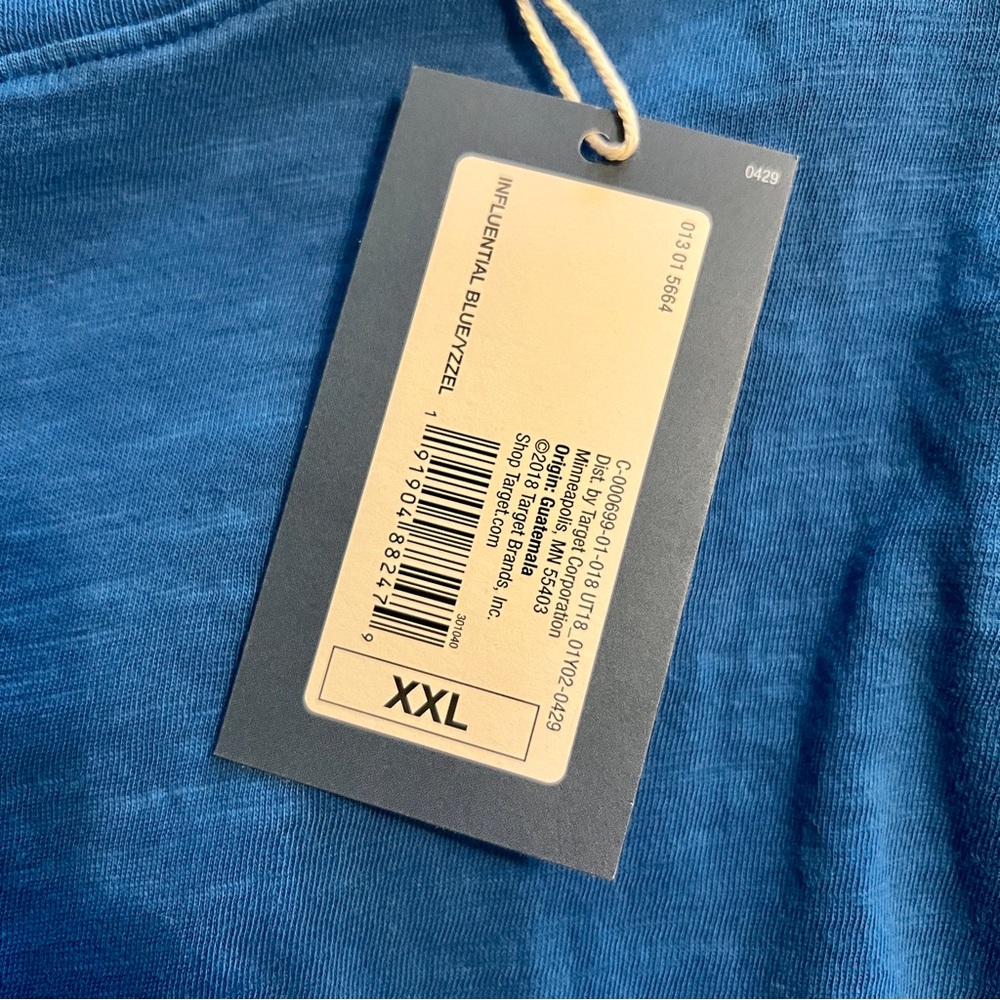 Cropped Tee - Picture 4 of 4